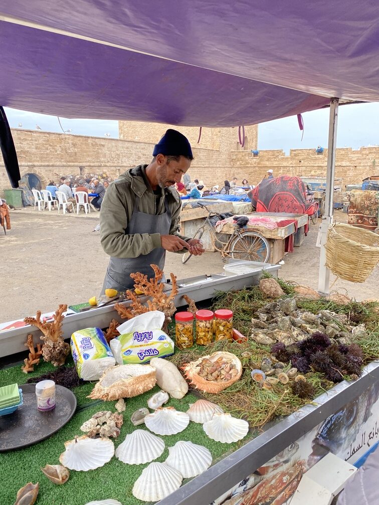 Fischmarkt in Essaouira an einem Stand