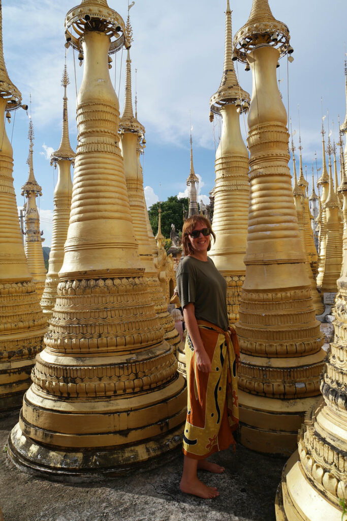Ich in Myanmar mit Tempel