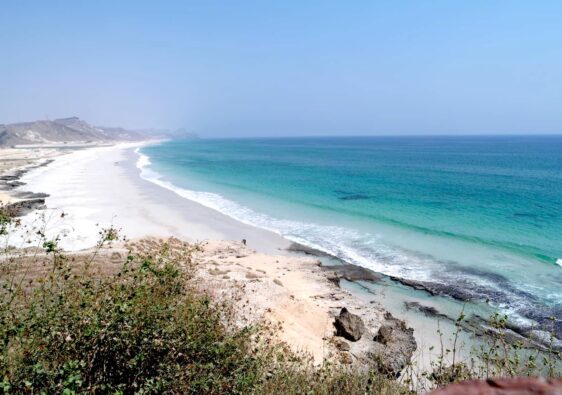 Salalah und Umgebung - Ausblick zum Mughsail Beach