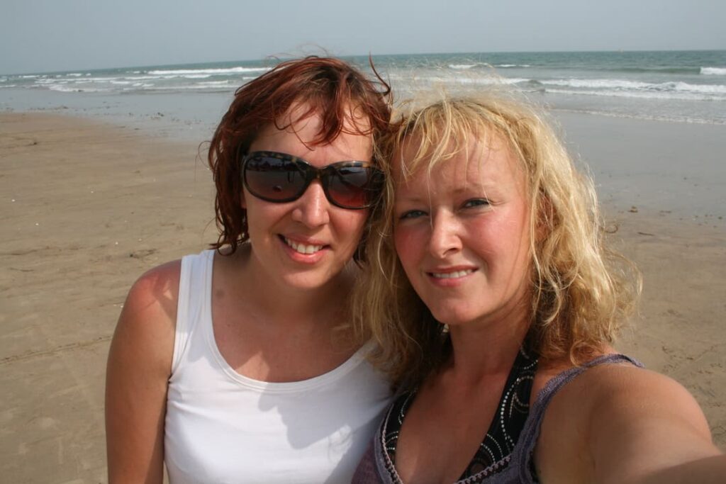 Claudia und ich in Accra am Strand