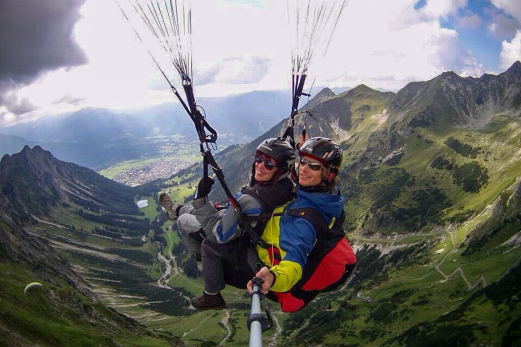 Paragliding in den Alpen