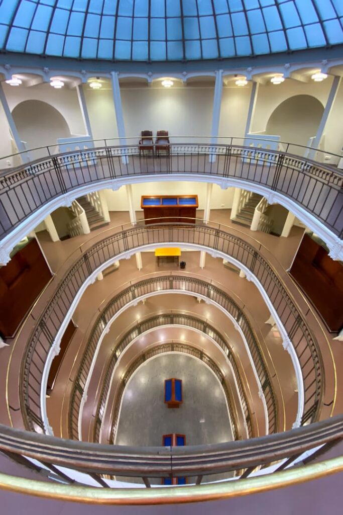 Finnische Nationalbibliothek - Treppengeländer