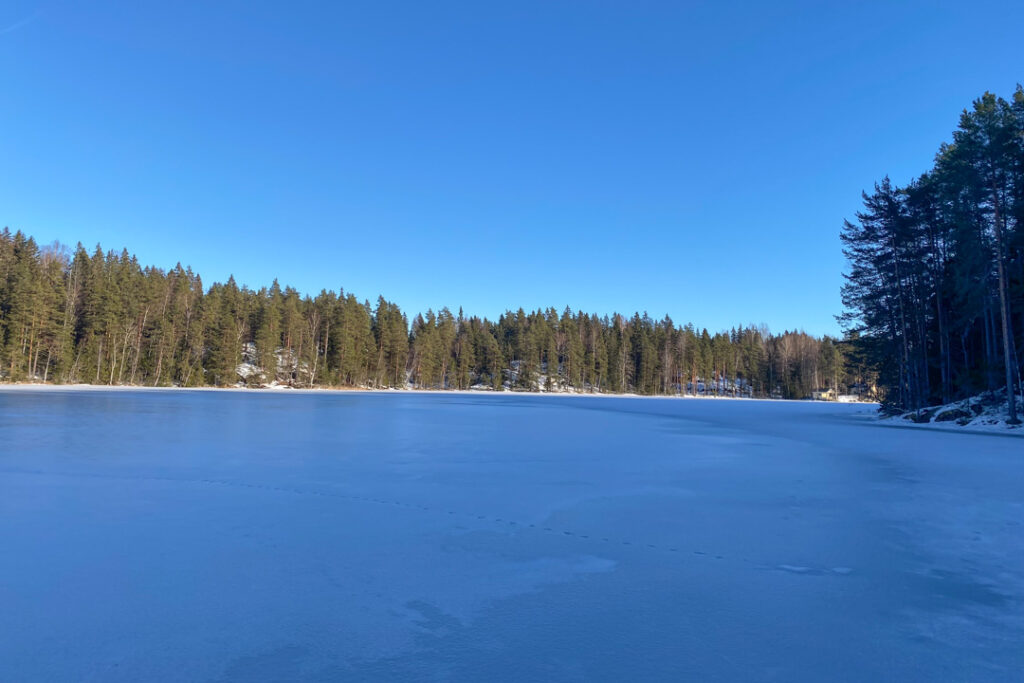 Finnland Urlaub - Am gefrorenen Kaitlampi-See