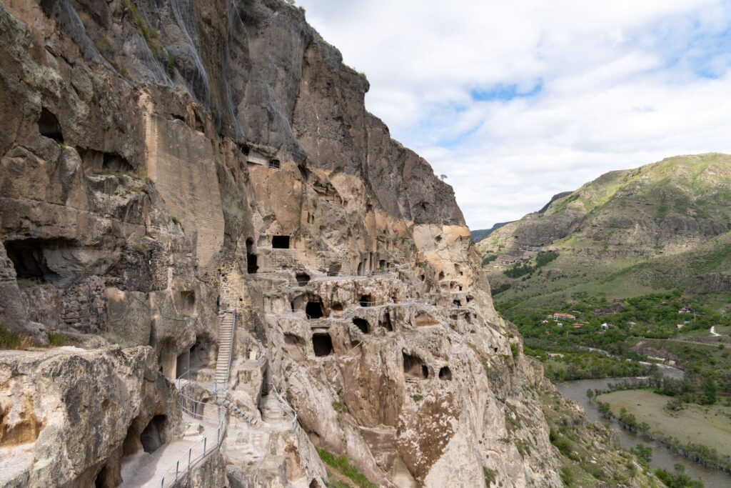 Ausblick auf die Höhlenstadt Vardzia