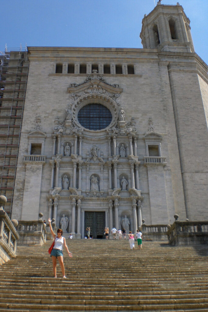 Ich vor der Kathedrale in Girona