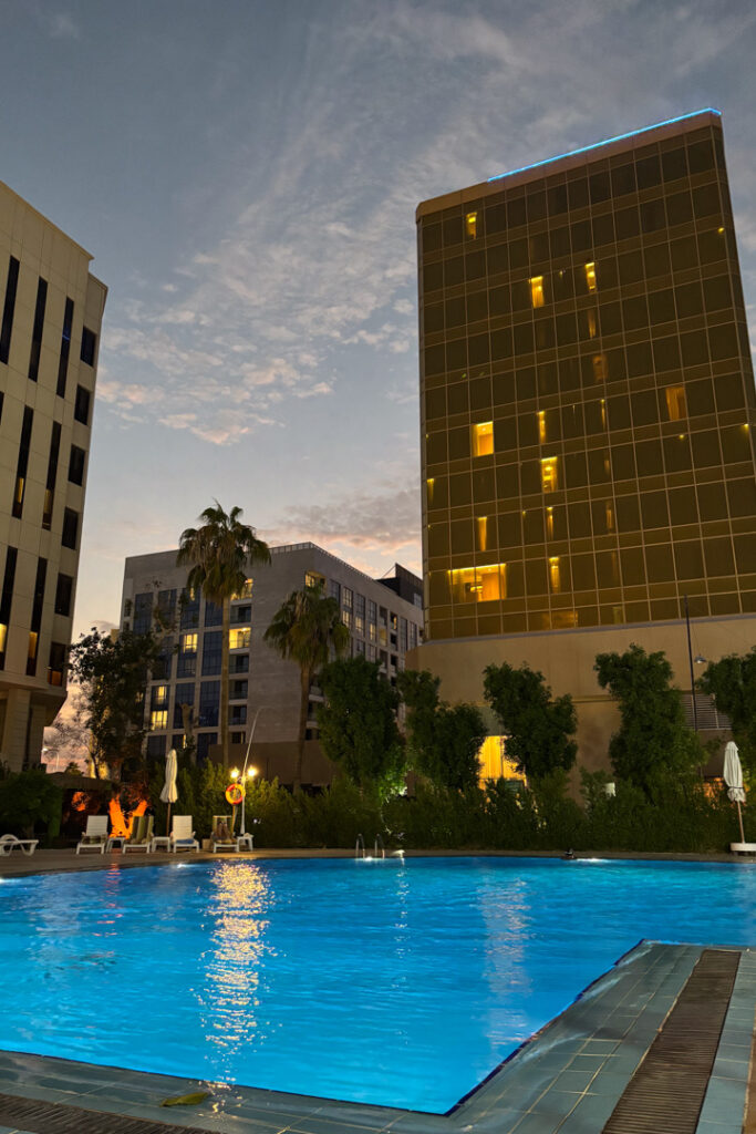 Pool im Radisson Blu Hotel Doha