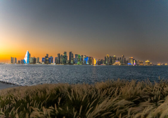 Skyline von Doha bei Sonnenuntergang