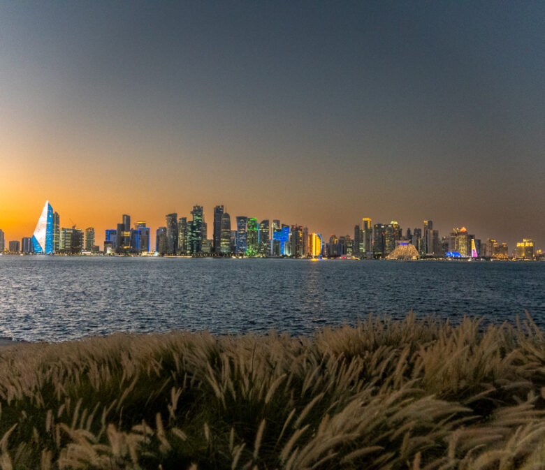 Skyline von Doha bei Sonnenuntergang