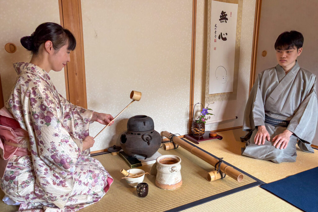 Bei einer Teezeremonie in Kyoto