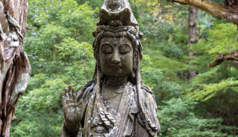 Figur auf dem Koyasan Friedhof