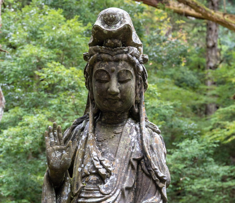 Figur auf dem Koyasan Friedhof