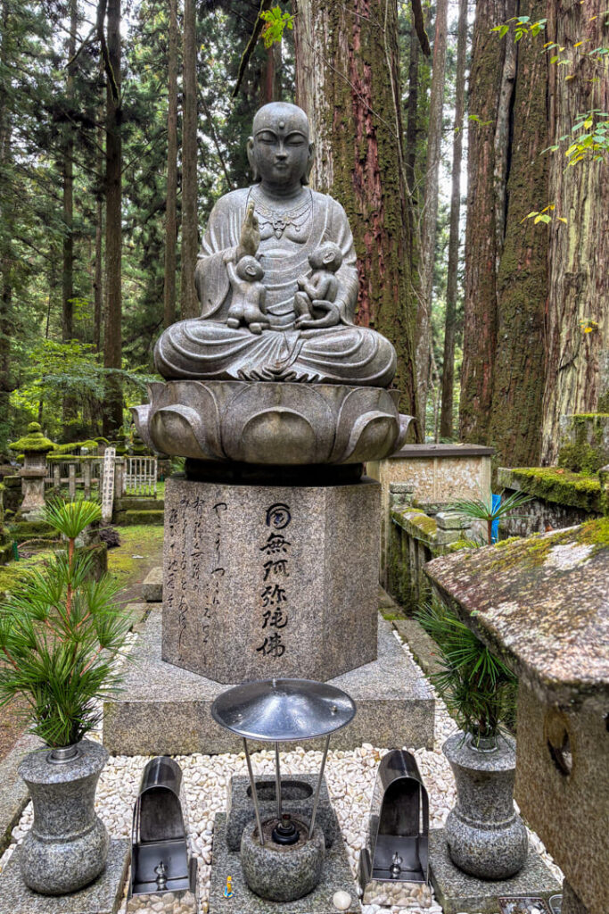 Buddha auf dem Okunoin Friedhof