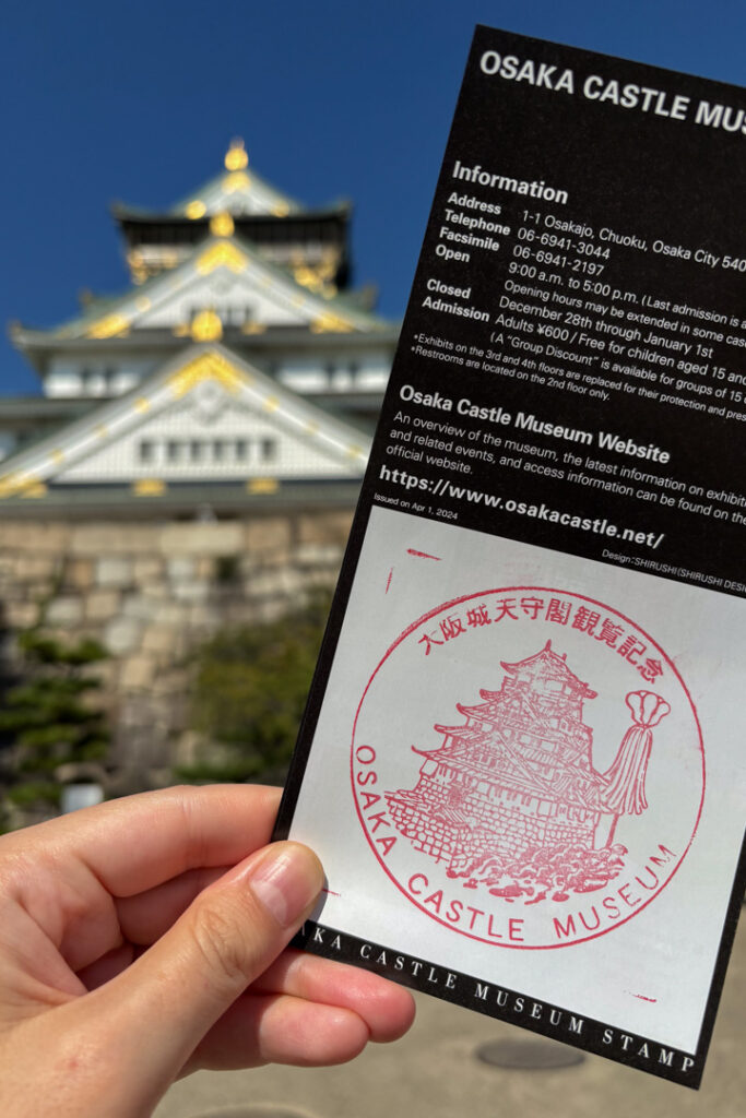 Osaka Castle und im Vordergrund Stempel mit Broschüre