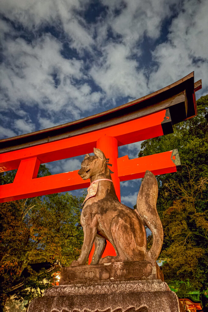 Fushimi Inari-taisha Schrein am Abend