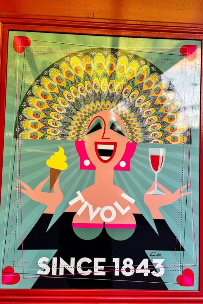 Ein buntes Plakat einer Frau, die ein Eis und ein Glas Wein in der Hand hält