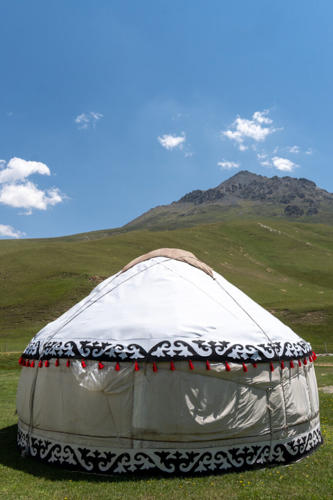 Traditionelle Jurte in der Natur