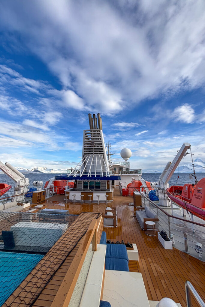 Großes Außendeck auf der Ocean Albatros