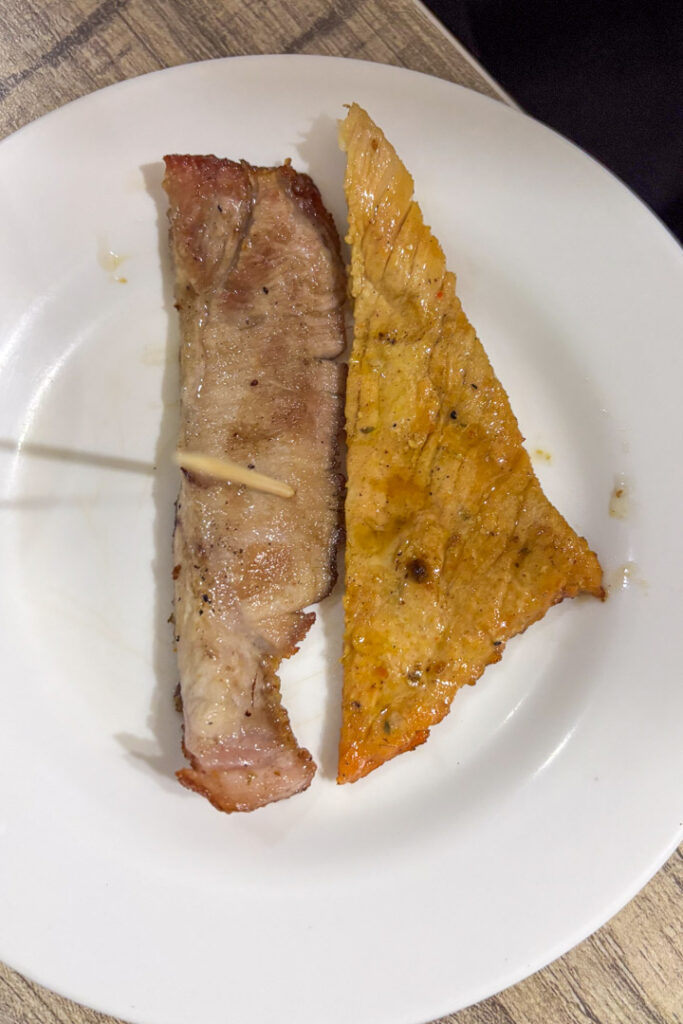 Capybara und Carne llanera Fleischstück