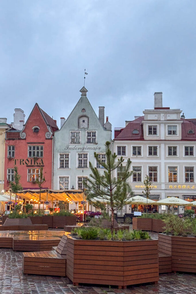 Alte Gebäude auf dem Rathausplatz in Tallinn