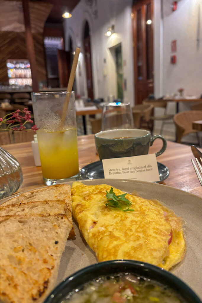 Frühstücksteller in einem Hotel