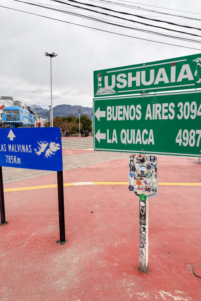 Straßenschilder in Ushuaia